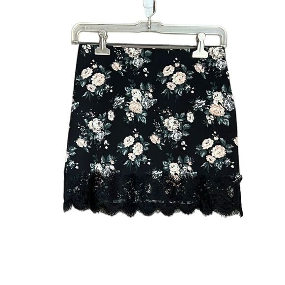 3 for $30! Forever 21 floral tube skirt. Size small - Picture 5 of 5